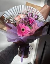 Load image into Gallery viewer, Blossom Fan Bouquet
