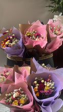 Load image into Gallery viewer, Everlasting Dried Flower Bouquet