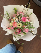 Load image into Gallery viewer, Elegance Bouquet