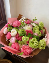 Load image into Gallery viewer, Elegance Bouquet