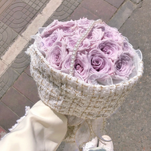 Load image into Gallery viewer, Tweed Rose Bouquet - Fancy Wrapping