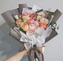 Load image into Gallery viewer, Valentine's Mix Bouquet
