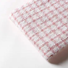 Load image into Gallery viewer, Tweed Rose Bouquet - Fancy Wrapping