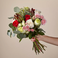 Load image into Gallery viewer, Holiday Bouquet Subscription (4 weeks)