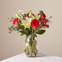 Load image into Gallery viewer, Holiday Vase Arrangement Subscription (4 Weeks)