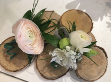 Load image into Gallery viewer, Corsage / Boutonnière
