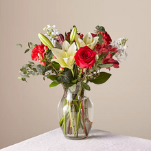 Load image into Gallery viewer, Holiday Vase Arrangement Subscription (4 Weeks)
